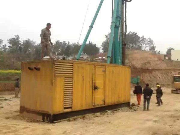 久治如何判断水冷式机油散热器密封件是否需要更换？